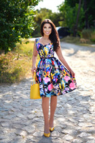 Novia de lund irina con pelo Marrón oscuro y edad 60 photo-6