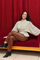 Dating a ukrainian woman larisa from kiev with Dark Brown hair age 43 photo-17