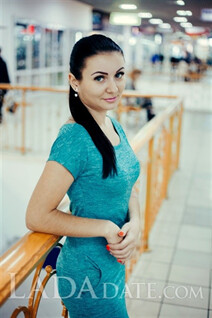 Pretty girl anna from poltava with Dark Brown hair age 31