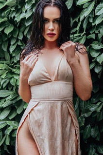 Dating ukrainian girl taina from minsk with Dark Brown hair age 25