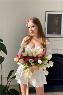 Beautiful Ukrainian woman polina from kyiv with Light Brown hair age 33