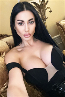 Pretty Ukrainian girl maryna from kiev with Black hair age 35