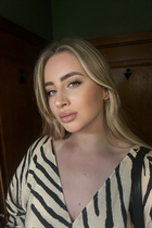 Dama ucraniana viktoriia de khmelnitsky con pelo Rubio y edad 21 photo-24