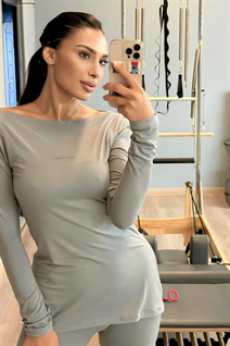 Chica de karaganda susanna con pelo Marrón oscuro y edad 39