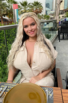 Dating a czech girl olga from prague with Blonde hair 37 years old photo-9