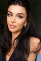 Jolie femme ukrainienne valeriia de tymosheko avec Noirs cheveux, âge 22 photo-1