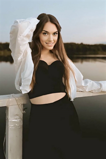 Beautiful women from ukraine olena from zhitomir with Light Brown hair age 22