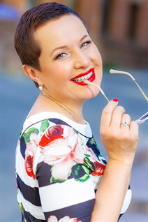 Russian hot woman elena from dnepr with Dark Brown hair age 53