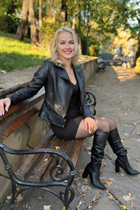 zagreb bride viktoria with Blonde hair age 38 photo-18