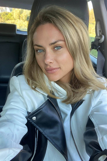 Femme parfaite nataly de split avec Brunette cheveux, âge 41