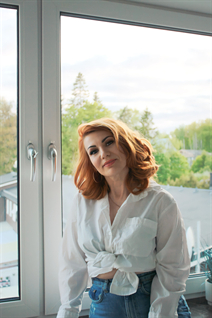 Salir con ucraniana natalia de s.vorozhba con pelo Marrón oscuro y edad 46