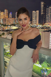 Pretty girl karina from paris with Light Brown hair age 34