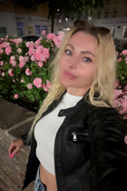 Bride from vienna olena with Blonde hair age 50 photo-5