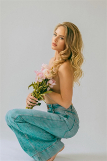 Pretty girl tatyana from washington with Blonde hair age 32