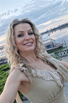 Ukrainian woman for dating irina from dnipro with Blonde hair age 57