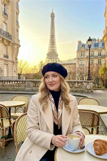 Novia de warsaw olga con pelo Marrón claro y edad 41