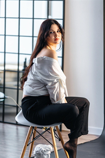 Femmes slaves valentina de ivano-frankivsk avec Brunette cheveux, âge 27