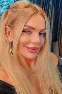 Novia de Ucrania elena de kiev con pelo Rubio y edad 50