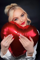 Femme parfaite victoria de krakow avec Blond cheveux, âge 26 photo-1