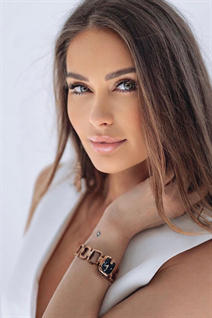 Bride from madrid violetta with Blonde hair age 44