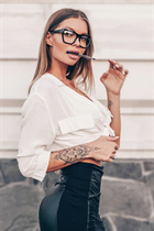 Bride from bali lena with Blonde hair age 36 photo-18