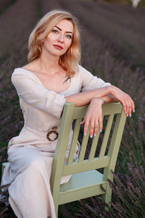 Belle femme ukrainienne natalia de khmelnitsky avec Blond cheveux, âge 45