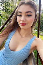 Ukrainian lady yelyzaveta from kharkiv with Light Brown hair age 22 photo-5