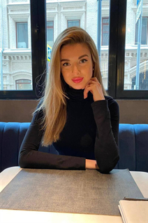 Jolie femme ukrainienne alina de kiev avec Chatain clairs cheveux, âge 32