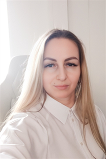 Bride from krakow elena with Light Brown hair age 43