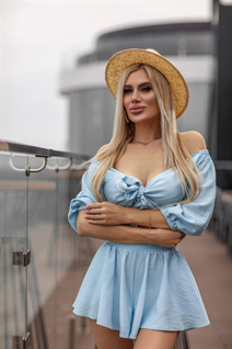 Stunning Ukrainian woman anna from nikolaev with Blonde hair age 33 photo-2