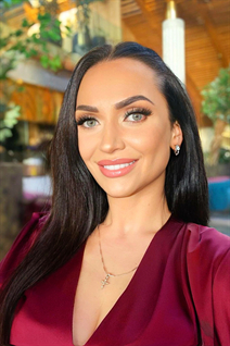 Bride from valencia irina with Black hair age 43