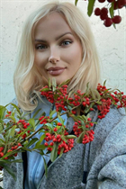 zagreb bride viktoria with Blonde hair age 38 photo-21