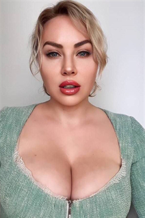 Impresionante chica ucraniana julia de kyiv con pelo Rubio y edad 42