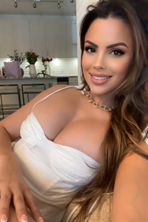 Novia de tampa cristiana con pelo Marrón oscuro y edad 41