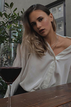 Belle fille allemande katerina de berlin avec Chatain clairs cheveux 22 ans photo-7