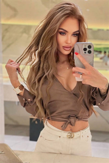 Chica ucraniana katerina de warsaw con pelo Rubio y edad 33