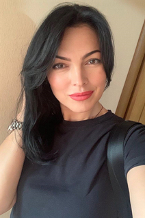 Date ukrainian girl yana from kyiv with Black hair age 47