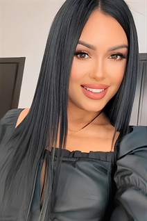 Chica ucraniana christina de zaporozhye con pelo Negro y edad 38