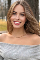 Dating a german girl varvara from berlin with Light Brown hair 20 years old photo-5