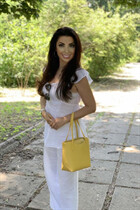 Novia de lund irina con pelo Marrón oscuro y edad 60 photo-12