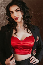 los angeles bride vera with Dark Brown hair age 40 photo-3