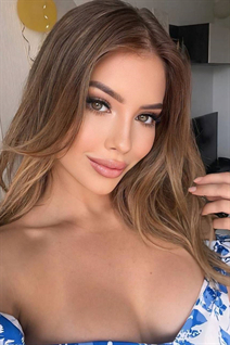 Pretty girl andreina-carolina from madrid with Light Brown hair age 28