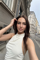 Mariée de vienna daniella avec Brunette cheveux, âge 29 photo-5