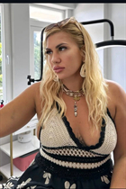 Dating a ukrainian girl hanna from kharkov with Blonde hair age 45 photo-1