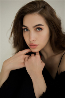Mariée ukrainienne elena de kharkov avec Chatain clairs cheveux, âge 33