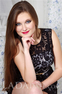 Ukrainian wife anna from nikolaev with Light Brown hair age 22