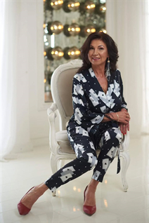 Épouse d'Ukraine olena de kiev avec Brunette cheveux, âge 59