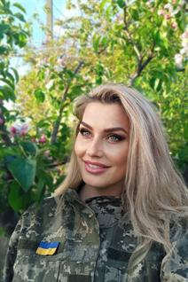 Dama de Ucrania natalia de lubny con pelo Rubio y edad 53