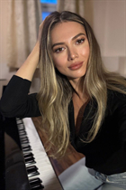 Jolie fille victoria de munchen avec Chatain clairs cheveux, âge 35 photo-54