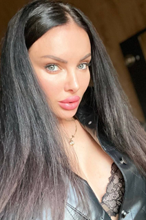 Esposa de Ucrania evgeniya de kiev con pelo Negro y edad 39